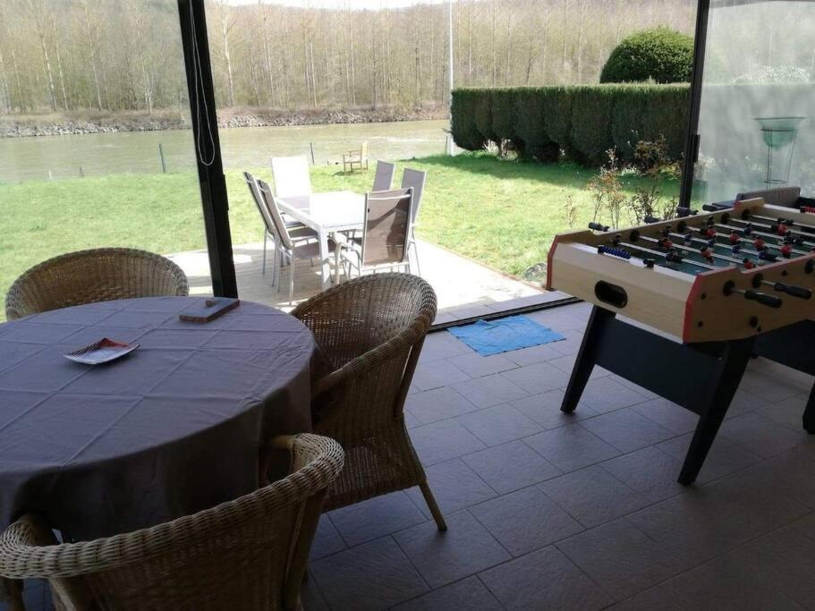 Maison Bucolique A Anhee, Vue Meuse Et Falaises Villa Luaran gambar